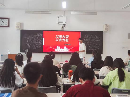 22文学本科2班 22文学本科2班