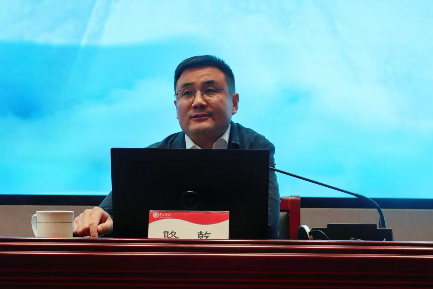 20260408树立和践行正确政绩观学习教育读书班开班式(1).jpg