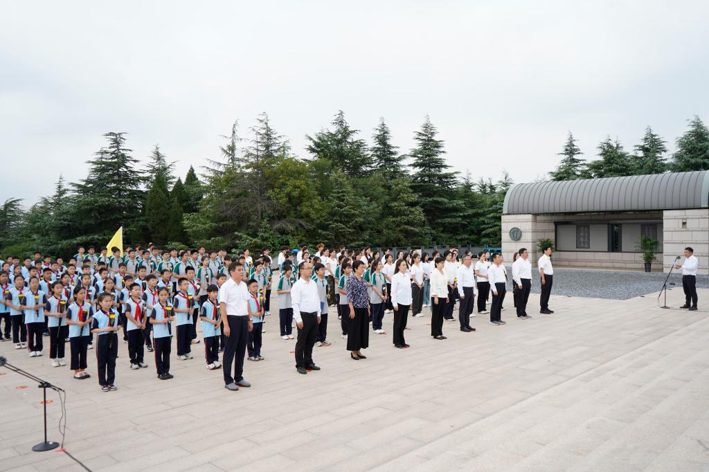 20260930枣庄市大中小学生同上一堂思政大课暨烈士公祭活动1.JPG